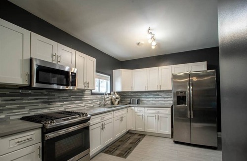 Melrose Park House | Coach House | Free parking | 15-Min from Chicago