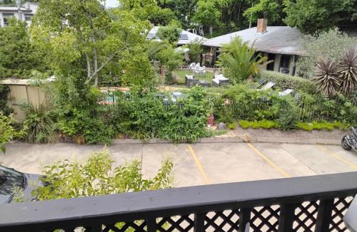 Bright Hotel | Coach House Inn