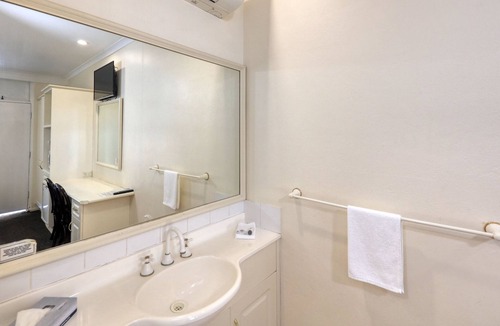 Parkes Hotel | Coachman Hotel Motel