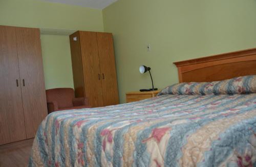 Regina Hotel | Coachman Inn