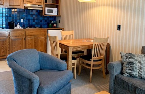 Oak Harbor Hotel | Coachman Inn & Suites