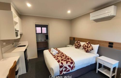 Cowes Hotel | Coachman Motel and Holiday Units