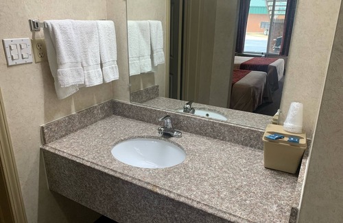 Wynne Hotel | Coachman's Inn Motel