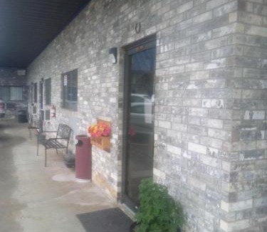Waldron Hotel | Coachman's Inn & Suites