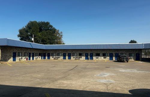 Waldron Hotel | Coachman's Inn & Suites