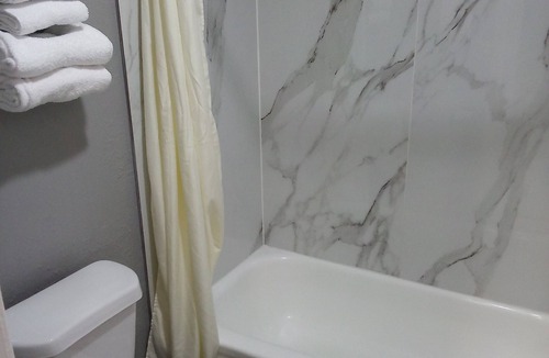 Waldron Hotel | Coachman's Inn & Suites