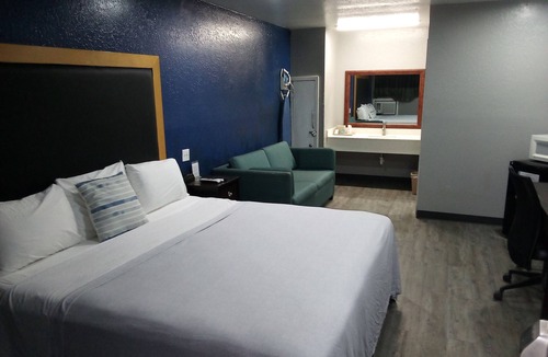 Waldron Hotel | Coachman's Inn & Suites
