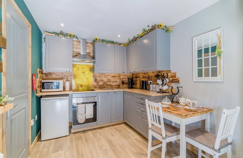 Bisterne Cottage | Coachmans Cottage - UK50418