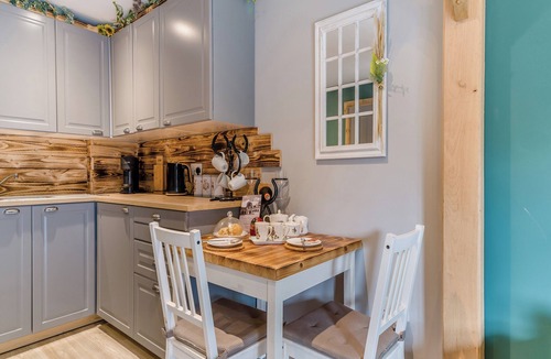 Bisterne Cottage | Coachmans Cottage - UK50418