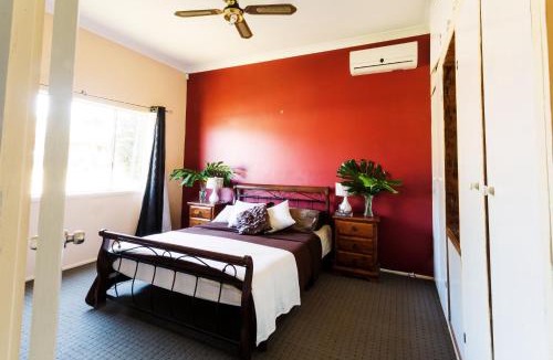 Cessnock House | Coal d' Vine Cottage - Cessnock NSW