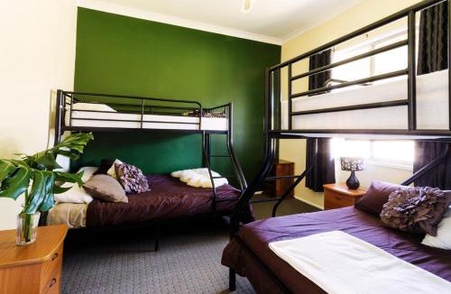 Cessnock House | Coal d' Vine Cottage - Cessnock NSW