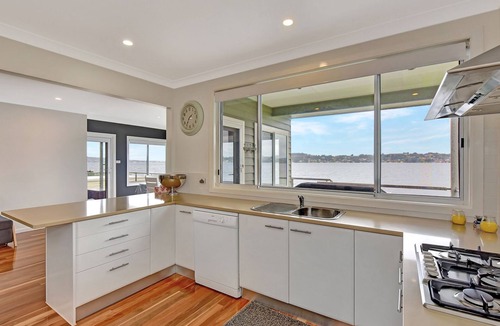 Coal Point House | Coal Point Absolute Waterfront