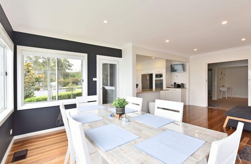 Coal Point House | Coal Point Absolute Waterfront