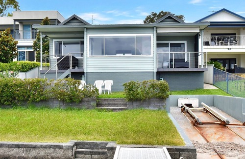 Coal Point House | Coal Point Absolute Waterfront