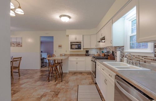 Fallentimber House | Coalport Getaway with pool & Hot Tub