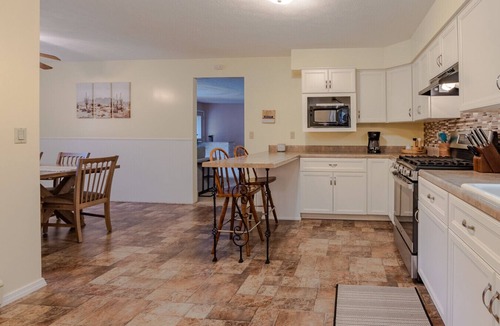 Fallentimber House | Coalport Getaway with pool & Hot Tub