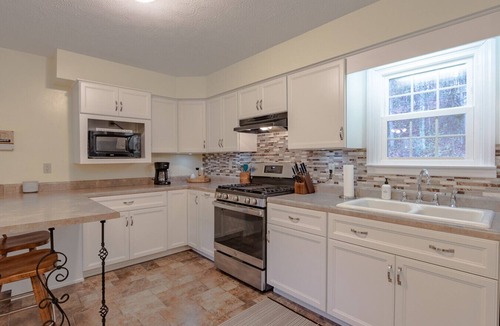 Fallentimber House | Coalport Getaway with pool & Hot Tub