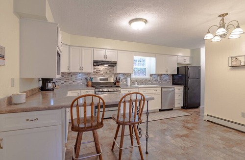 Fallentimber House | Coalport Getaway with pool & Hot Tub