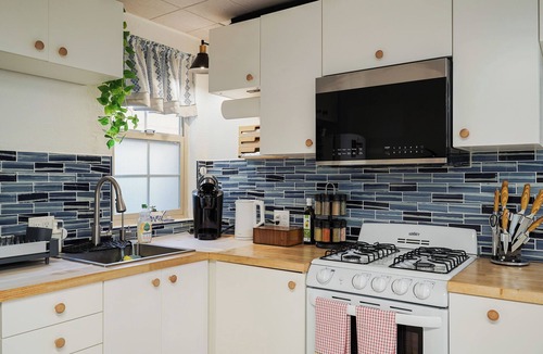 Sharp Park Apartment | Coast PalmTree Yard 2BR Block from Beach