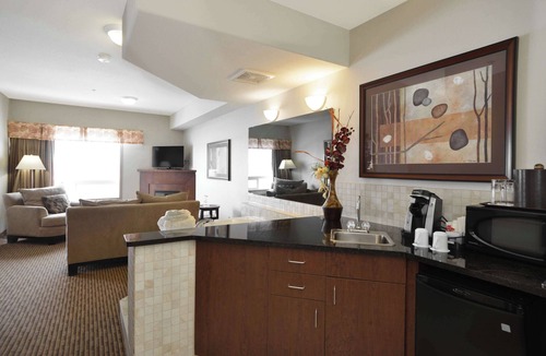 Weyburn Hotel | Coast Weyburn Hotel