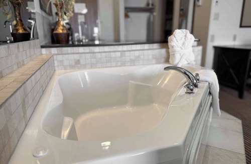 Weyburn Hotel | Coast Weyburn Hotel