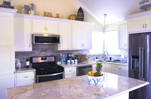 Dickinson House | Coastal Artist Retreat - Pet Friendly, - perfect for short or long term stay