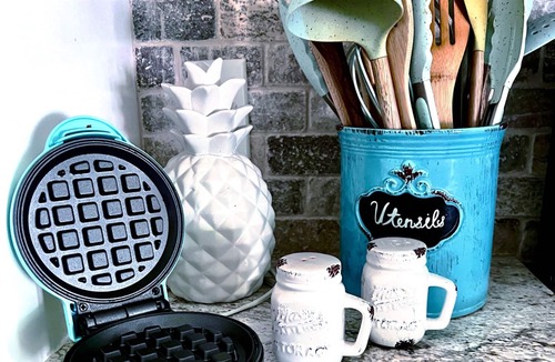 Dickinson House | Coastal Artist Retreat - Pet Friendly, - perfect for short or long term stay