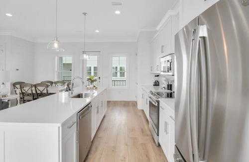 Gulf Shores Cottage | Coastal beach cottage steps away from the white sand beaches!