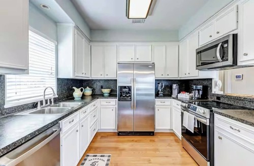 Indian Beach House | Coastal Beach Retreat - Dog Friendly