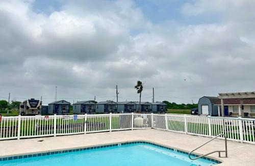 Long Mott Hotel | Coastal Bend at Seadrift, Motel & RV Park