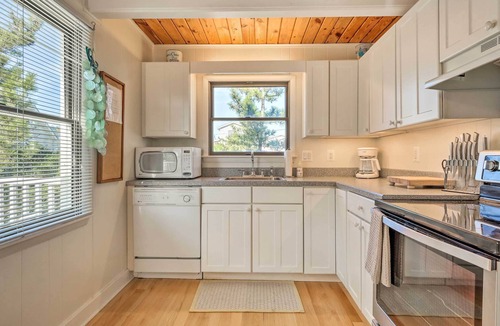 South Bethany House | Coastal Bethany Beach Home: Walk to Beach!