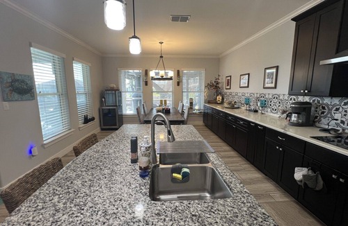 Corpus Christi House | Coastal Bliss, Sleeps 11, Pet friendly, HEATED pool, GREEN light fishing!