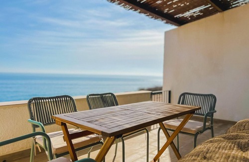Calafat Apartment | Coastal Bungalow 50m from Beach for Families