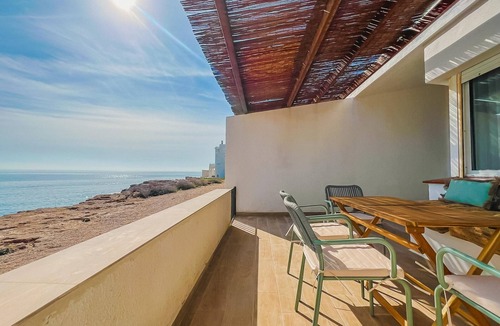 Calafat Apartment | Coastal Bungalow 50m from Beach for Families