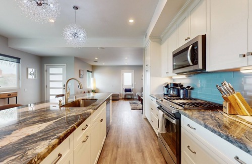 La Jolla Mesa House | Coastal Cabana - 4BR