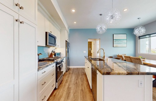 La Jolla Mesa House | Coastal Cabana - 4BR