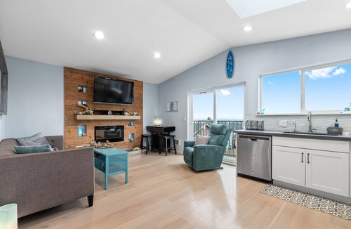 Genesee House | Coastal Cabana View Home - Newly Remodeled. WORLD CUP READY!