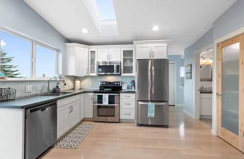 Genesee House | Coastal Cabana View Home - Newly Remodeled. WORLD CUP READY!