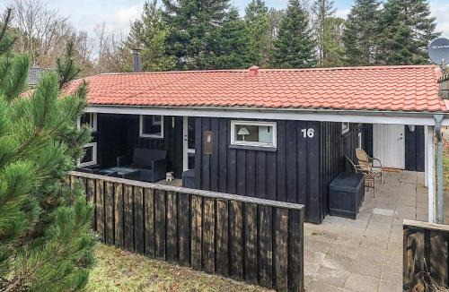 Hou House | Coastal Cabin with a Hot Tub