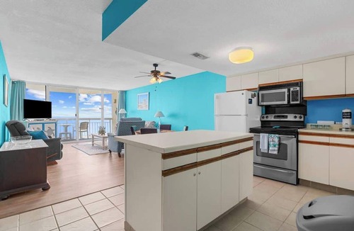 Garden City Apartment | Coastal Charm: 1BR Oceanfront
