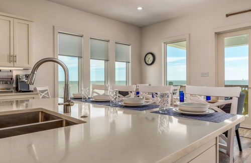 Audubon Place House | Coastal Charm | 8/1 cancellation. Beachfront, pool, hottub