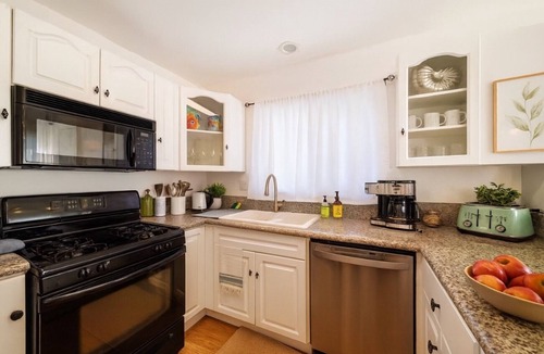Sand Section House | Coastal Charm Awaits: Book Your Getaway Today!