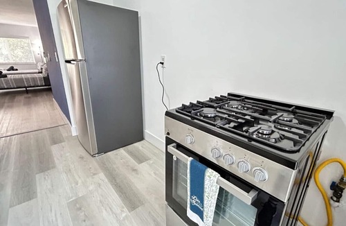 West Avenue Apartment | Coastal Charm Apartment South Beach