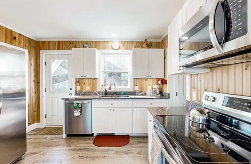 Corea House | Coastal charm & harbor views just steps from Sand Cove Beach