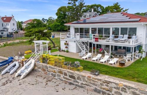 Swampscott House | Coastal Charm Lobster Chato