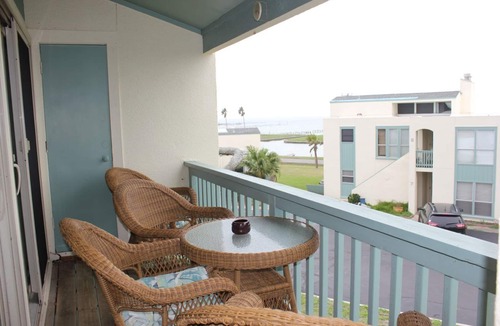 Sailhouse Condo | Coastal Charm | Pet Friendly, Pool + Tennis Access