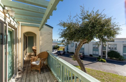 Sailhouse Condo | Coastal Charm | Pet Friendly, Pool + Tennis Access