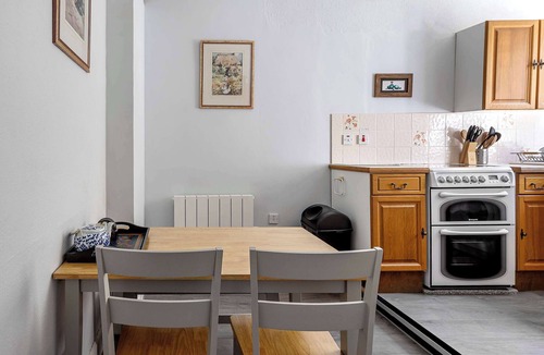 Kilchattan Bay Apartment | Coastal Charm Summary