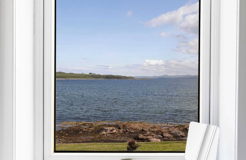 Kilchattan Bay Apartment | Coastal Charm Summary