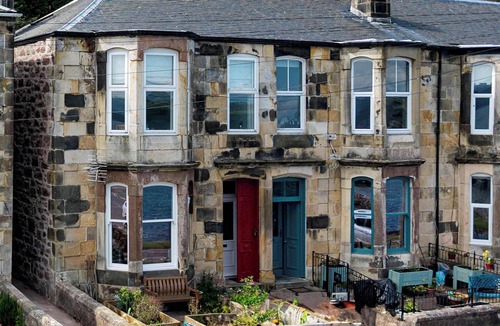 Kilchattan Bay Apartment | Coastal Charm Summary